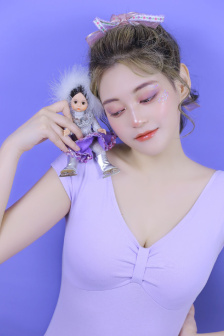 亚精产品一三三菠萝蜜